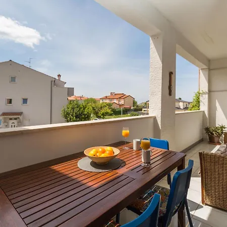 In Mit Balkon Und Ausblick * Poreč